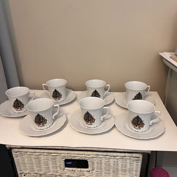 4 Christmas Tree Tirschenreuth Baronesse Teacups with Saucers Demitasse Germany - Picture 16 of 16